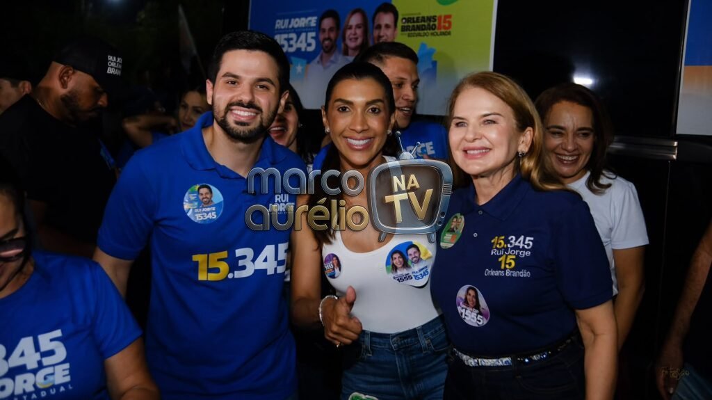 Larissa DP e Rui Jorge durante arrastão político em Lago da Pedra, no Maranhão